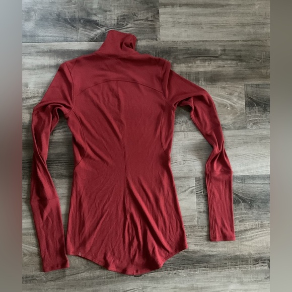 Lululemon Full Day Ahead Turtleneck Size XS - Picture 5 of 6